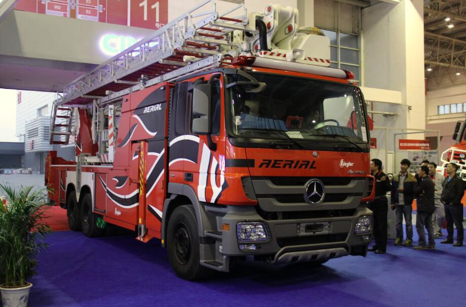 China Hohe Qualität 2500 Liter Wasser Feuerwehr LKW Hersteller, Lieferanten  - Fabrik Direktpreis - CSCTRUCK